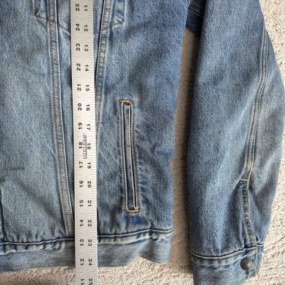 Levi's Medium Denim Sherpa Lined Trucker Jacket - Picture 5 of 6